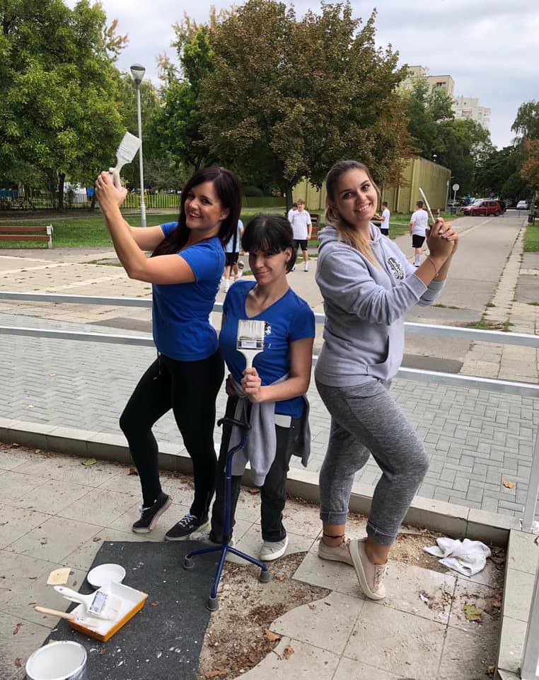 Dorinával és Kármennel, akik idén az Országos Vezetőség csodálatos alelnökei *-*