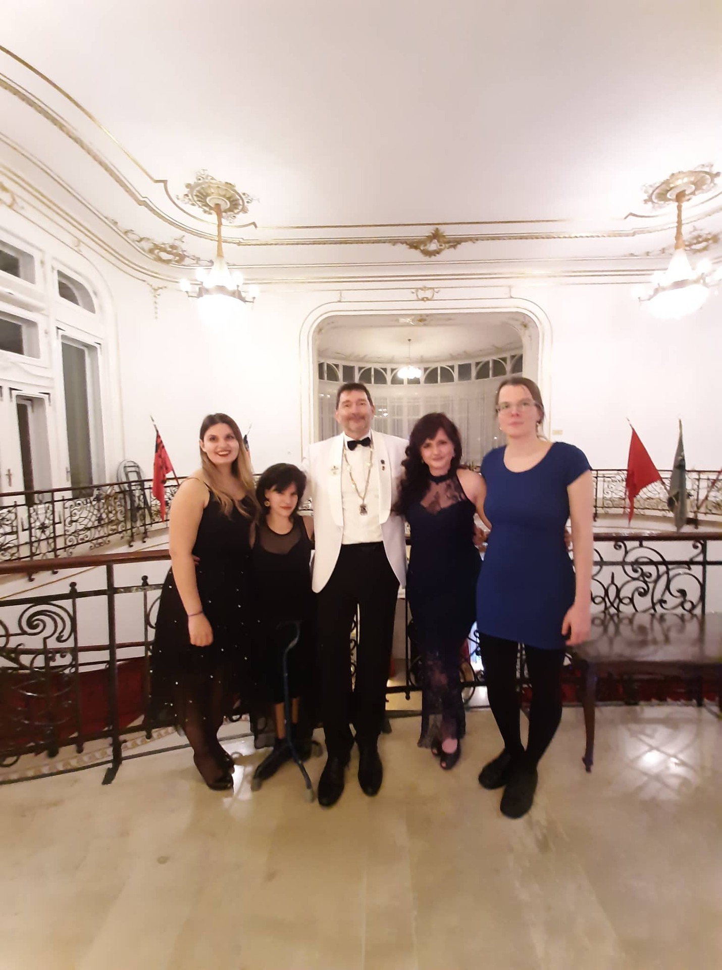 LEO csajok az előző év Lions Kormányzójával, Boronkay Gusztávval